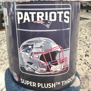 Patriots Super Plush Throw
